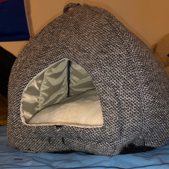 Cat bed - Picture 1 of 3